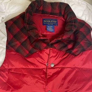 Size S Red Pendleton 70% Duck down vest